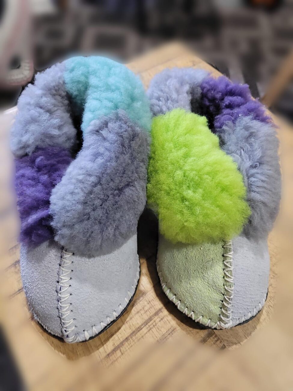 Kids sheepskin outlet slippers