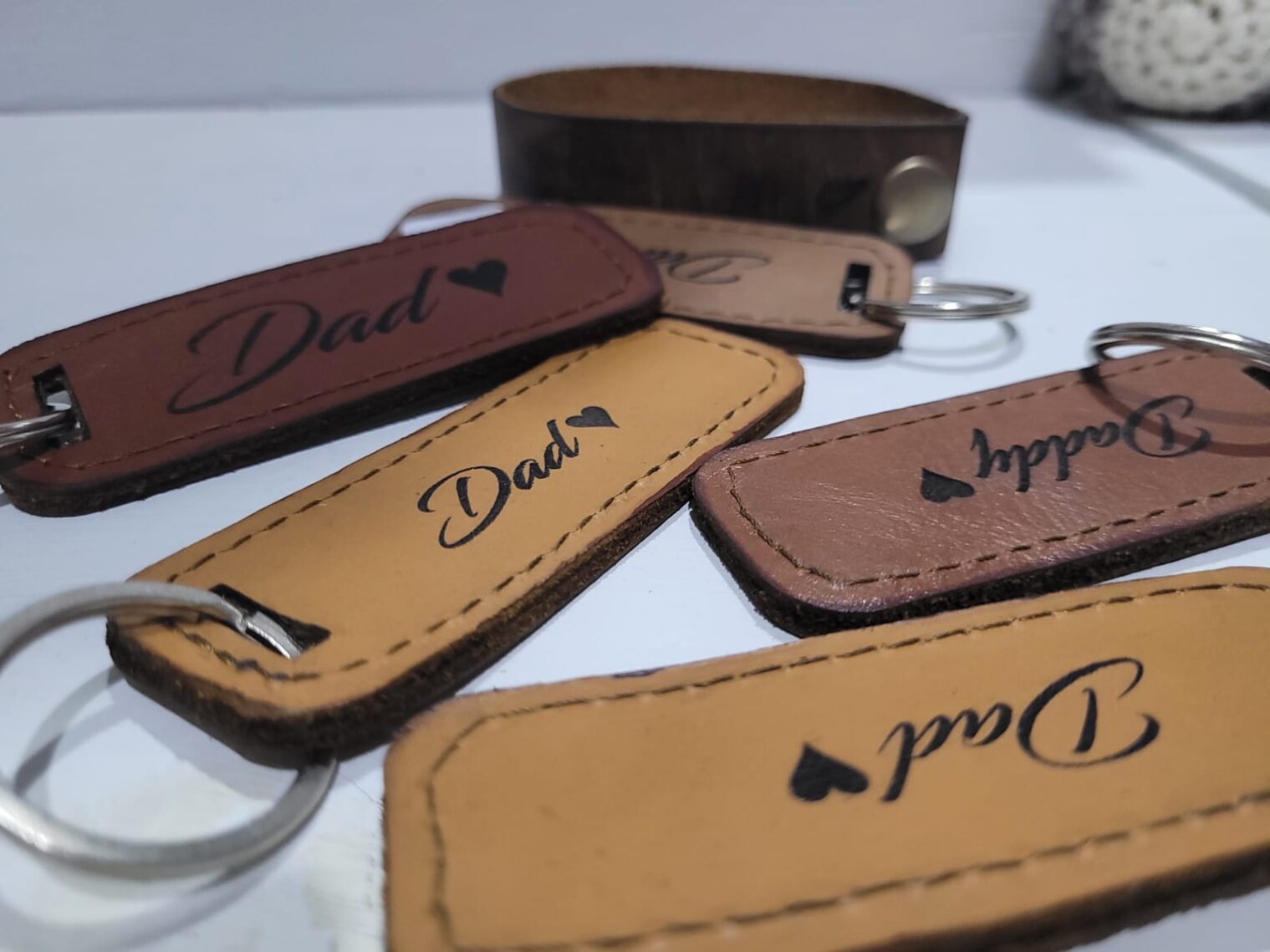 Leather key rings with 'DAD,' 'BEST DAD,' and 'DADDY' engravings.