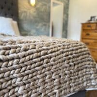 Natural-colored chunky knit throw for your bed